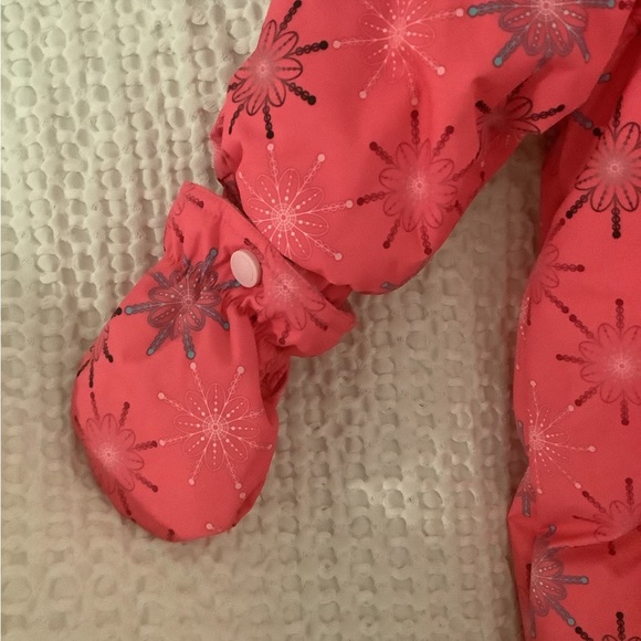 Osh Kosh Toddler Girl Snowsuit (18 months) - Picture 4 of 6